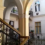 بيت ضيافة Center