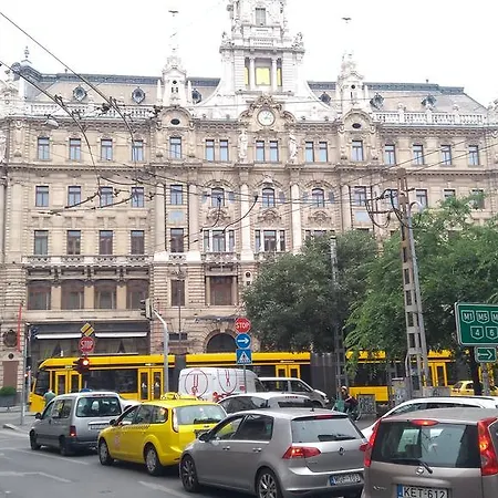 Center בית הארחה בודפשט