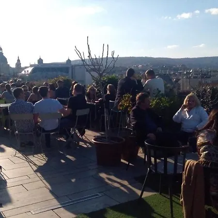 בית הארחה Center